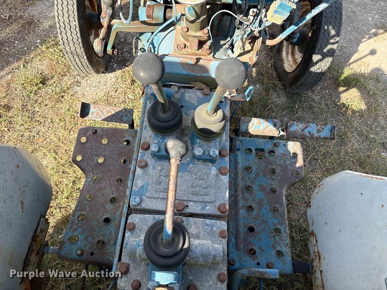 image for item EA7111 1979 Ford 1300 tractor