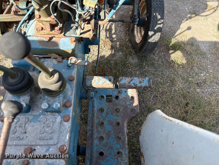 image for item EA7111 1979 Ford 1300 tractor
