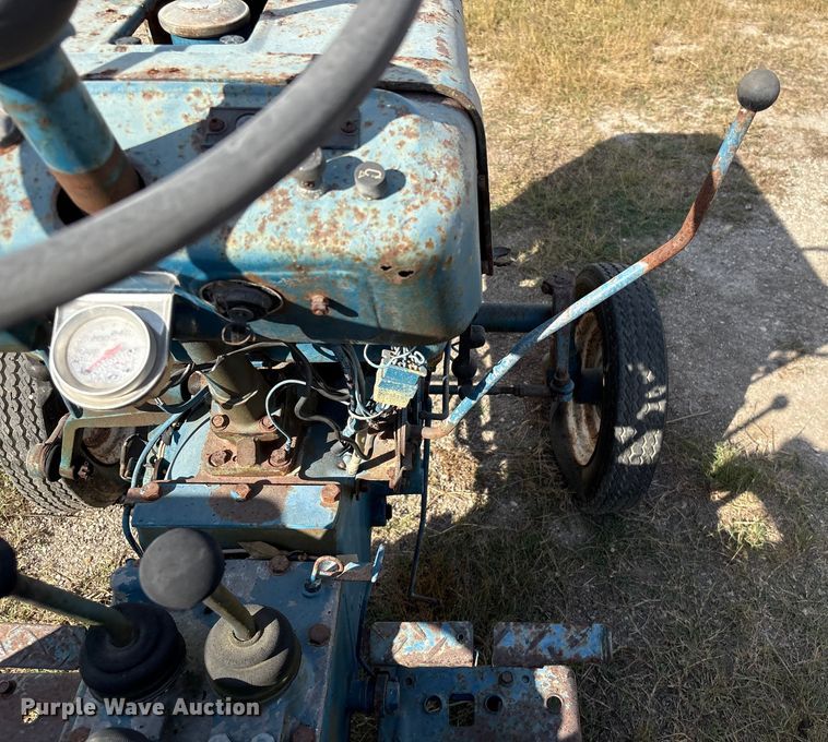 image for item EA7111 1979 Ford 1300 tractor