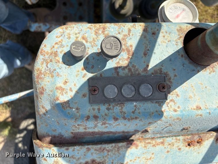 image for item EA7111 1979 Ford 1300 tractor