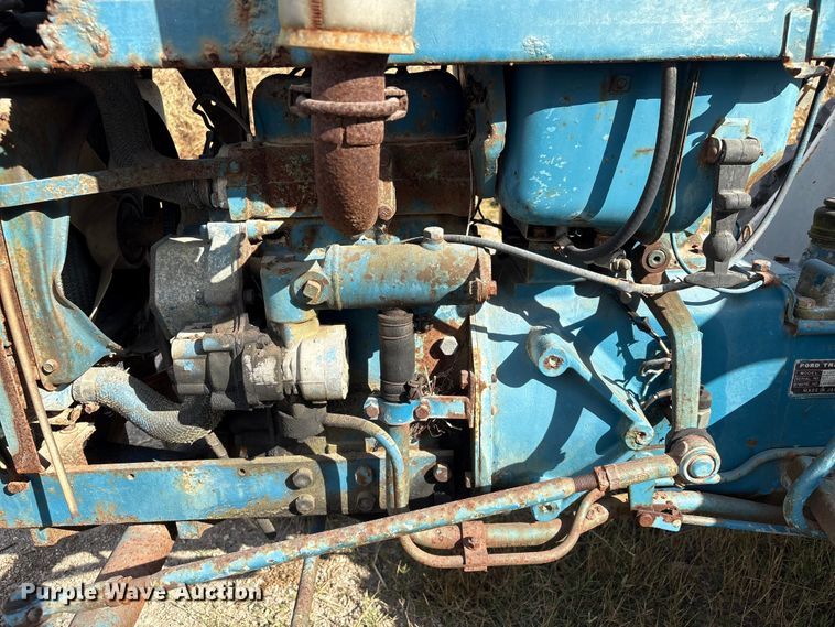 image for item EA7111 1979 Ford 1300 tractor