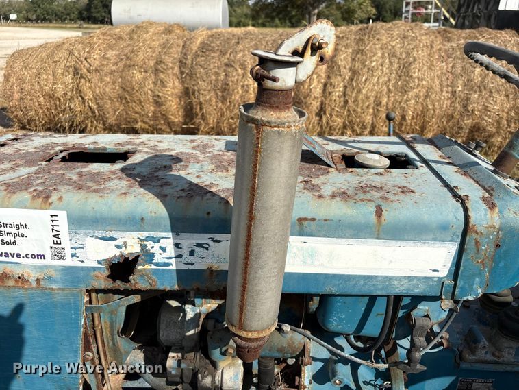 image for item EA7111 1979 Ford 1300 tractor
