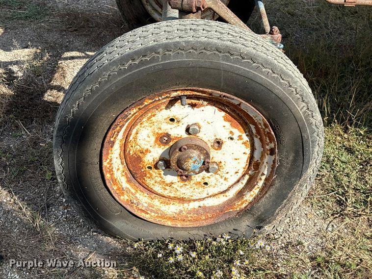 image for item EA7111 1979 Ford 1300 tractor