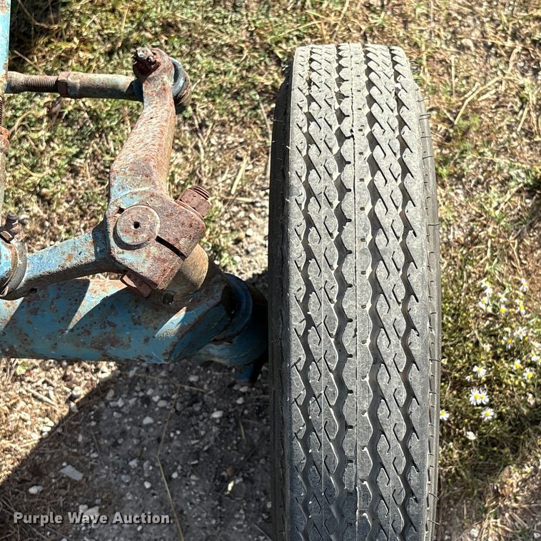 image for item EA7111 1979 Ford 1300 tractor