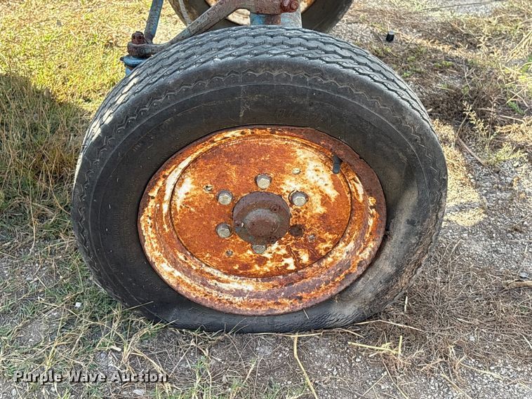 image for item EA7111 1979 Ford 1300 tractor