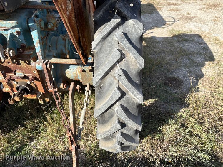 image for item EA7111 1979 Ford 1300 tractor