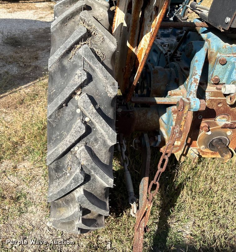 image for item EA7111 1979 Ford 1300 tractor