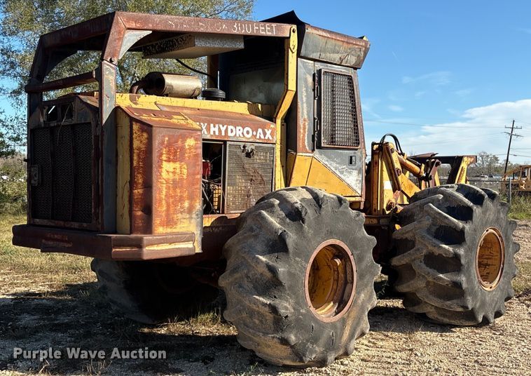 image for item EA7124 1999 Hydro-Ax 411EX feller buncher