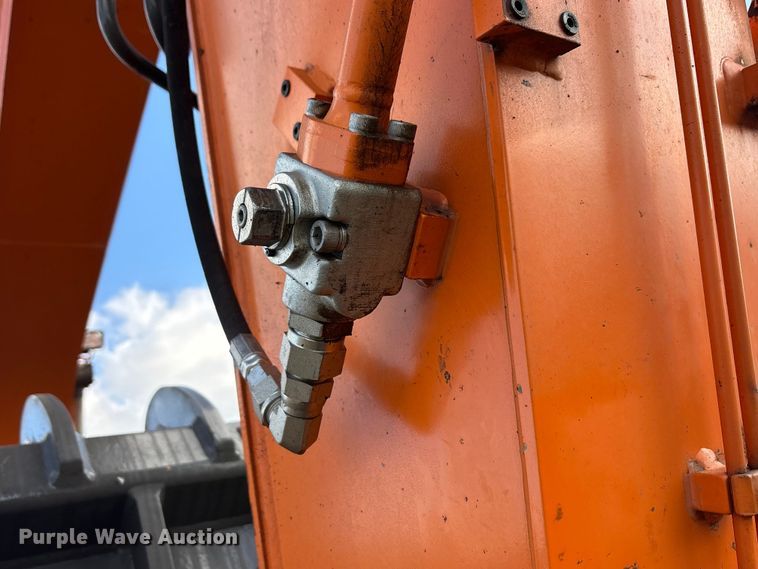 image for item EA7745 2021 Doosan DX225LC excavator