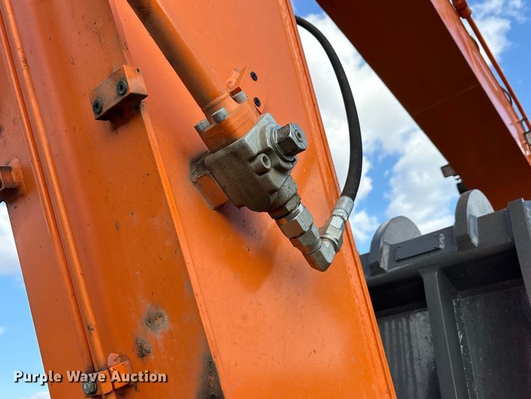 image for item EA7745 2021 Doosan DX225LC excavator