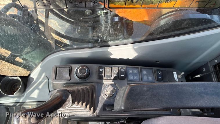 image for item EA7745 2021 Doosan DX225LC excavator