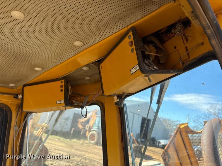 image for item EA7785 Dresser wheel loader