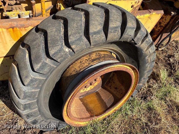 image for item EA7785 Dresser wheel loader