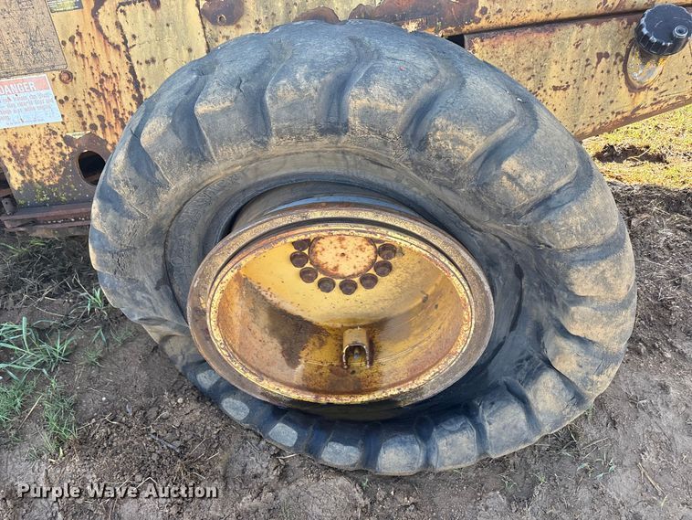 image for item EA7785 Dresser wheel loader