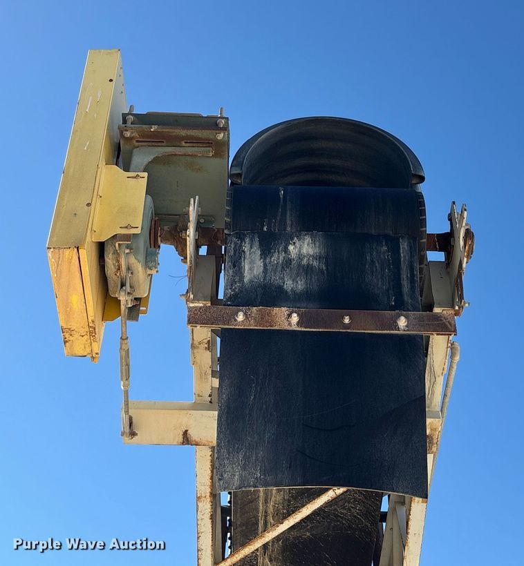 image for item EA7971 2017 TCI 30 X 60 RDS radial stacking conveyor