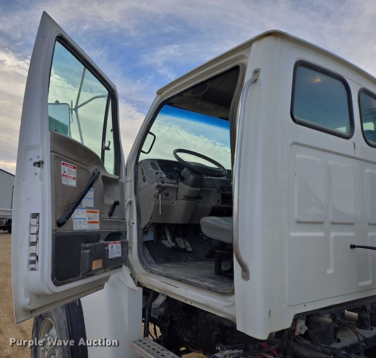 image for item EB1153 2007 Sterling L8500 ready mix truck