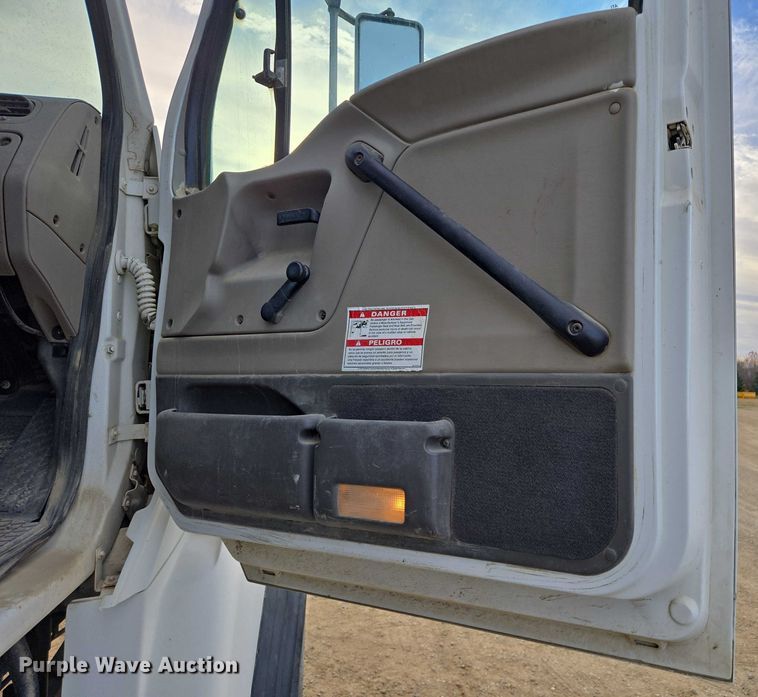 image for item EB1153 2007 Sterling L8500 ready mix truck