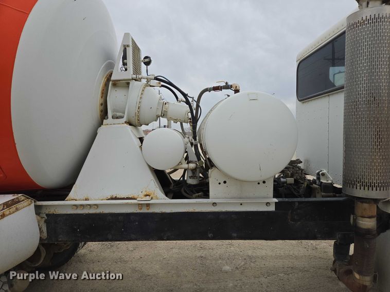 image for item EB1154 2000 Peterbilt 357 ready mix truck