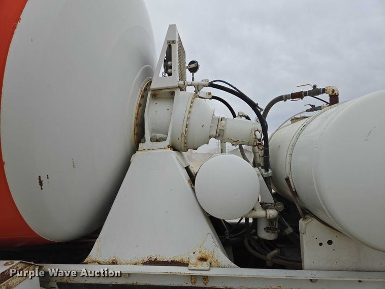 image for item EB1154 2000 Peterbilt 357 ready mix truck