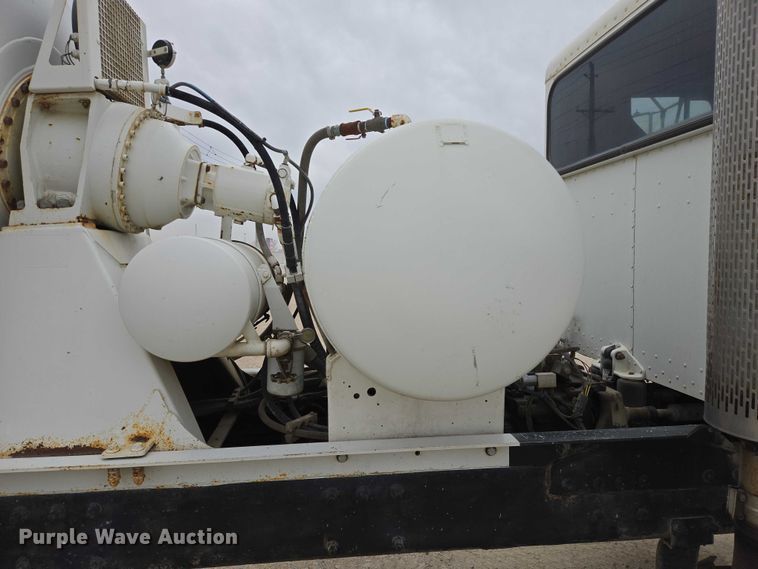 image for item EB1154 2000 Peterbilt 357 ready mix truck