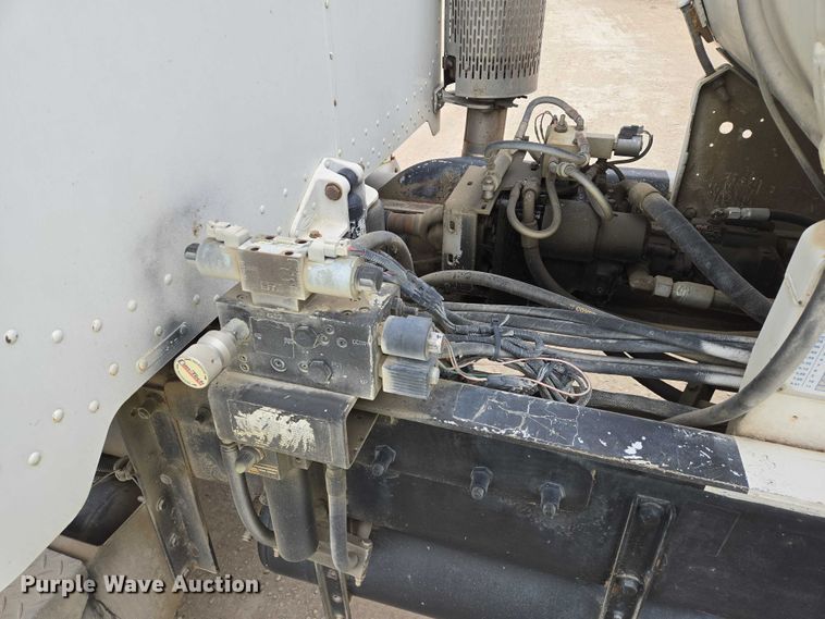 image for item EB1154 2000 Peterbilt 357 ready mix truck