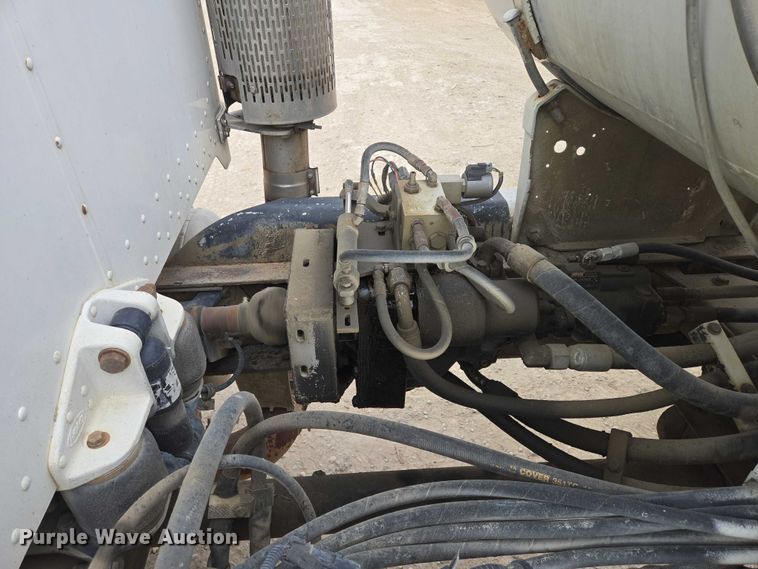image for item EB1154 2000 Peterbilt 357 ready mix truck