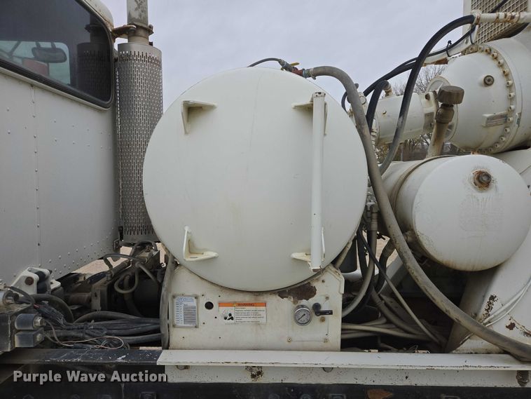 image for item EB1154 2000 Peterbilt 357 ready mix truck