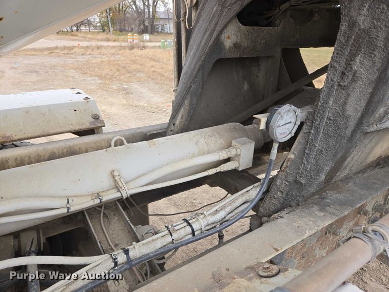 image for item EB1154 2000 Peterbilt 357 ready mix truck