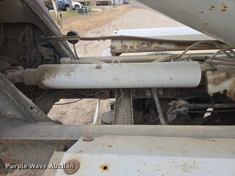 image for item EB1154 2000 Peterbilt 357 ready mix truck