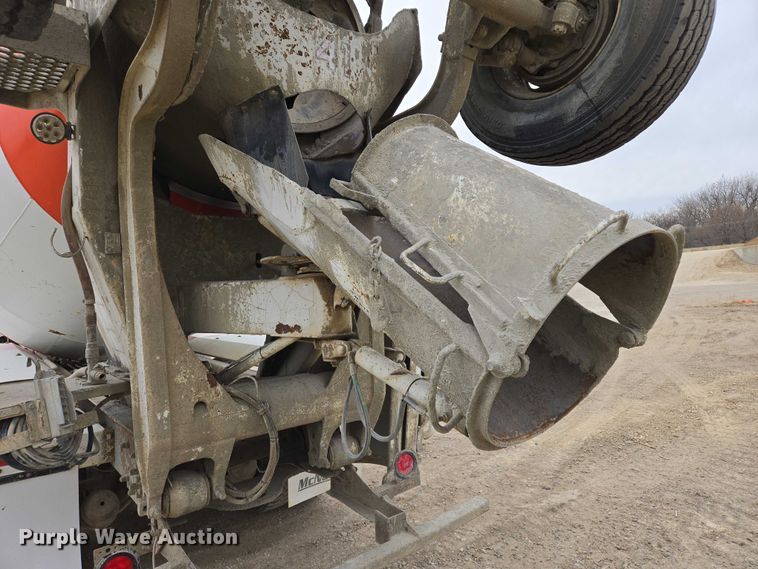 image for item EB1154 2000 Peterbilt 357 ready mix truck