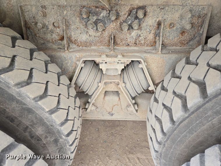 image for item EB1154 2000 Peterbilt 357 ready mix truck