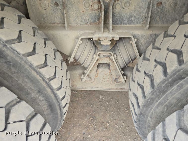 image for item EB1154 2000 Peterbilt 357 ready mix truck