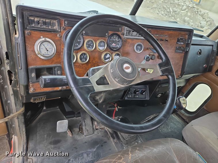 image for item EB1154 2000 Peterbilt 357 ready mix truck