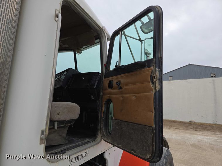 image for item EB1154 2000 Peterbilt 357 ready mix truck