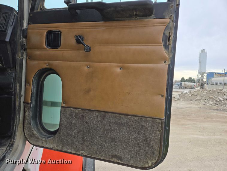 image for item EB1154 2000 Peterbilt 357 ready mix truck