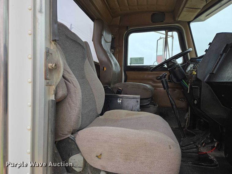 image for item EB1154 2000 Peterbilt 357 ready mix truck