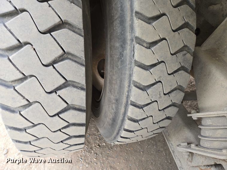 image for item EB1154 2000 Peterbilt 357 ready mix truck