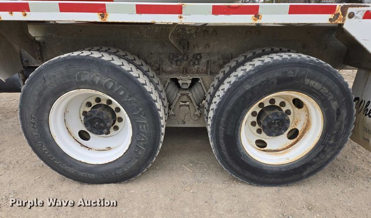 image for item EB1154 2000 Peterbilt 357 ready mix truck