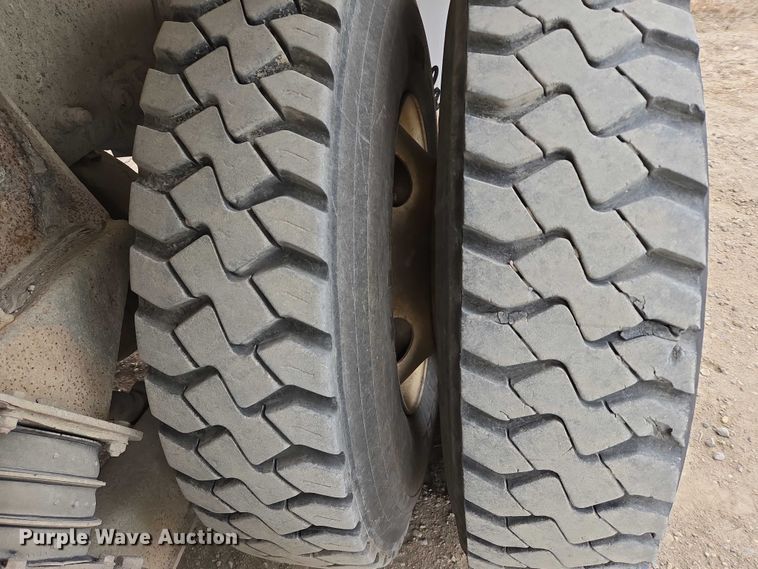 image for item EB1154 2000 Peterbilt 357 ready mix truck