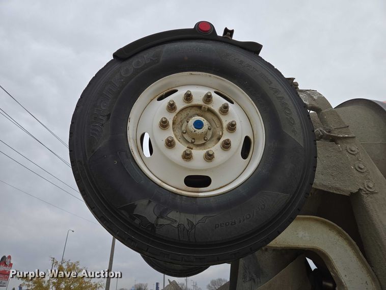 image for item EB1154 2000 Peterbilt 357 ready mix truck