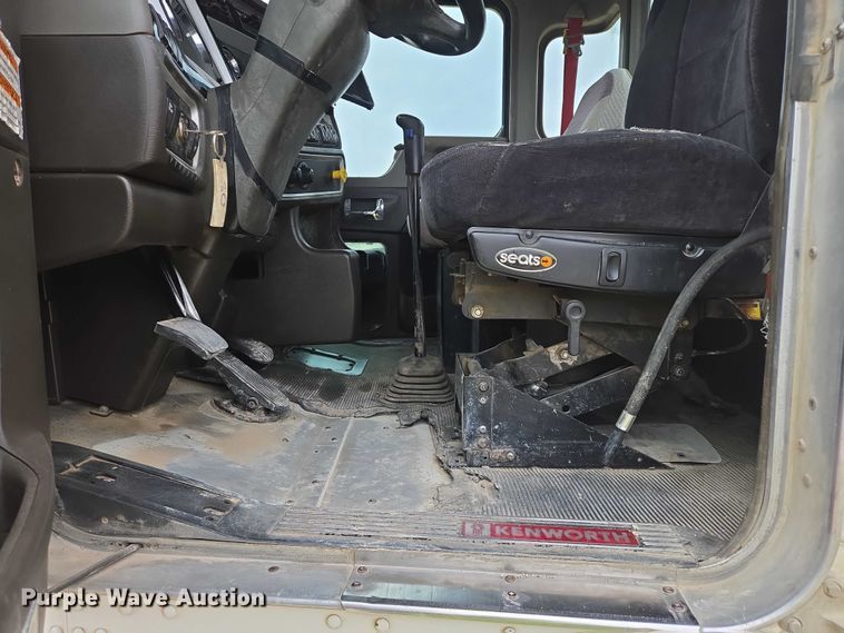 image for item EB1155 2011 Kenworth W900 ready mix truck