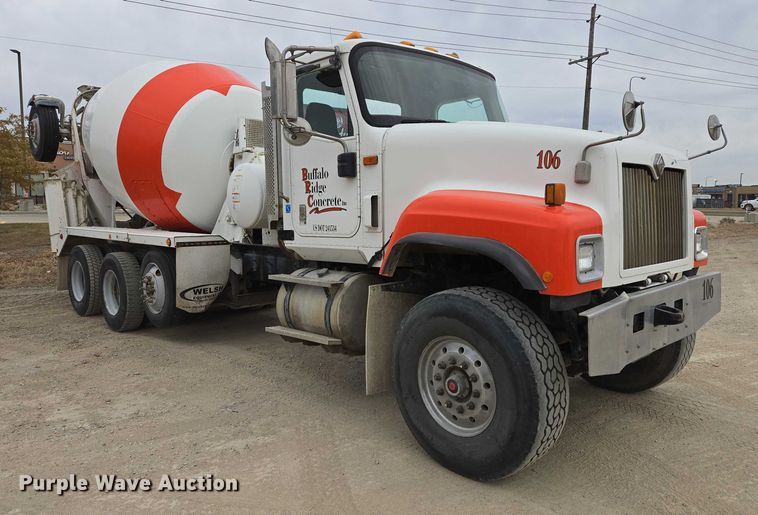 image for item EB1156 2006 International PayStar 5500i ready mix truck