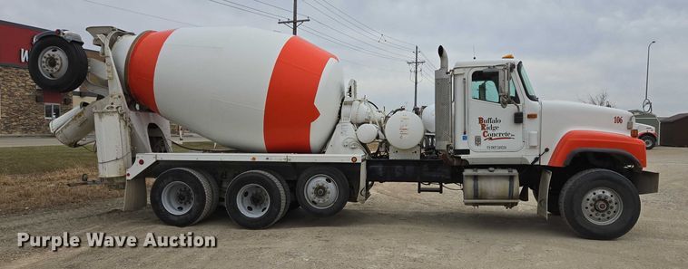 image for item EB1156 2006 International PayStar 5500i ready mix truck