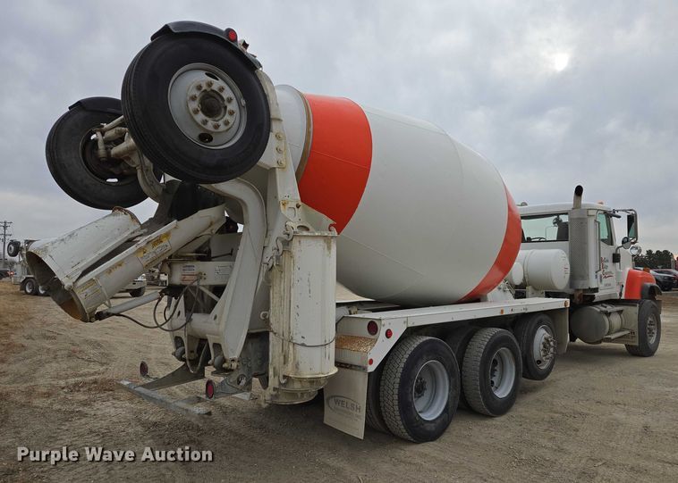 image for item EB1156 2006 International PayStar 5500i ready mix truck
