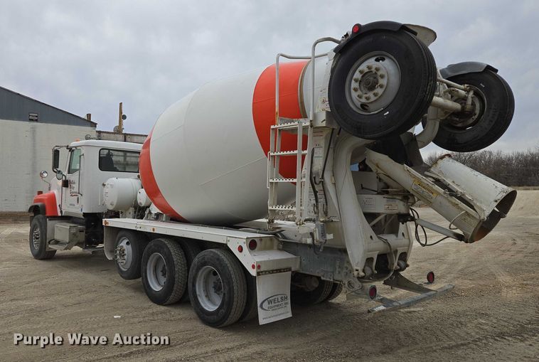 image for item EB1156 2006 International PayStar 5500i ready mix truck