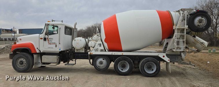 image for item EB1156 2006 International PayStar 5500i ready mix truck