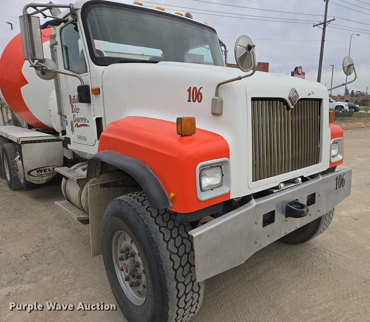 image for item EB1156 2006 International PayStar 5500i ready mix truck