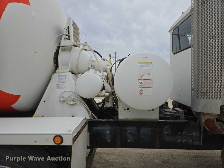 image for item EB1156 2006 International PayStar 5500i ready mix truck