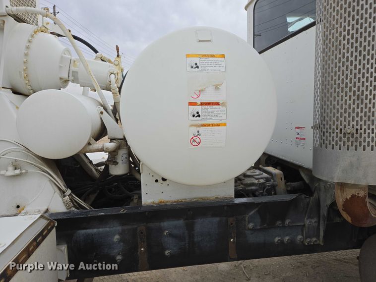 image for item EB1156 2006 International PayStar 5500i ready mix truck