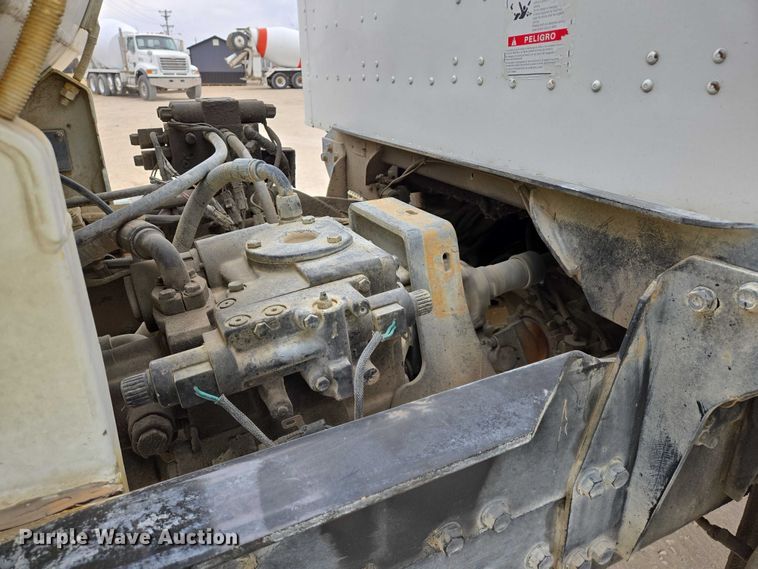 image for item EB1156 2006 International PayStar 5500i ready mix truck